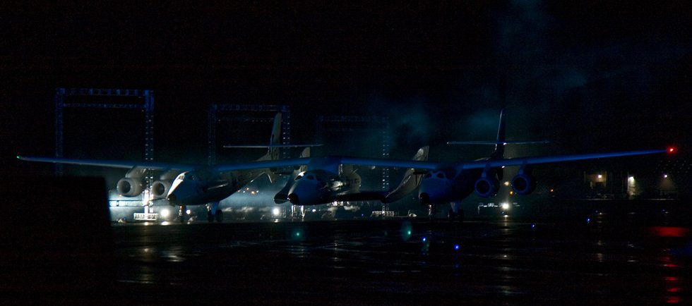 spaceshiptwo and whiteknighttwo on pre-fligjht runway